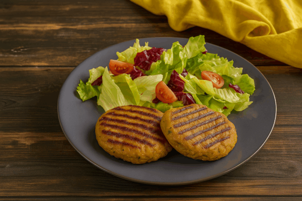 Burger e insalata verde mista